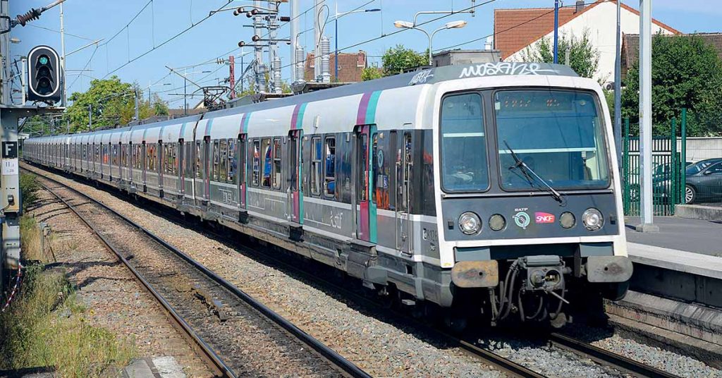 RER B : On Va Attendre Les Nouvelles Rames MI 20 - Rail Passion